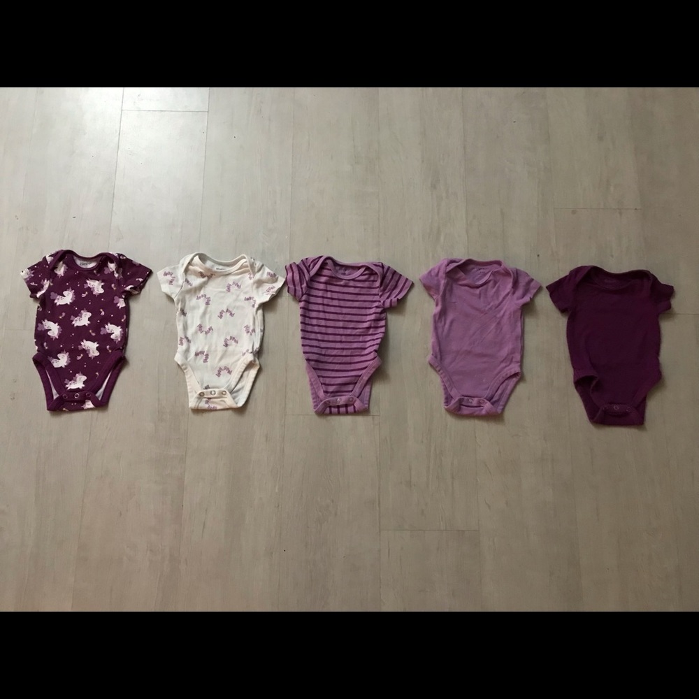🦄 Hanes onesies (5)